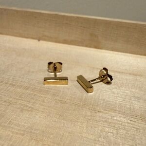Mejuri Block Gold Bar Stud Earrings